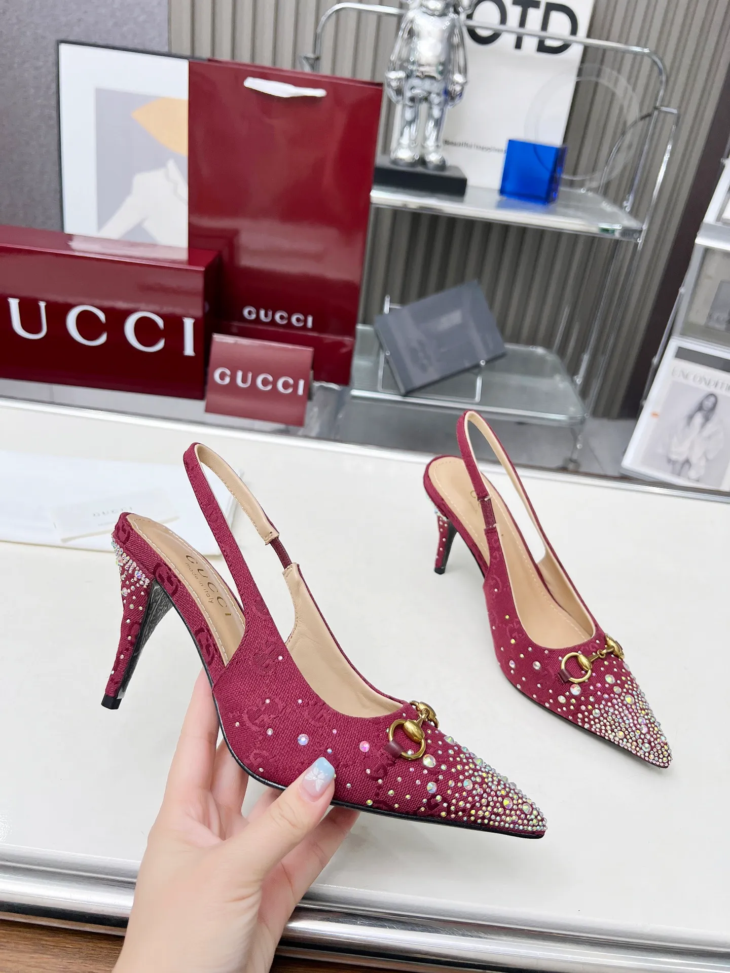 👟👟Ex-factory price 420👟👟 Genuine leather sole +40 Original quality gucci 2025 spring and summer new rhinestone high heels, top quality for sale, purchased authentic developed original hot-drilled process classic double G presbyopic surface, lining sheepskin with Italian original board material and craftsmanship are the same as the original! Code number: 35-42,